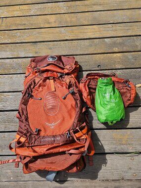 Osprey Atmos 65 AG Backpacking Hiking Backpack Camping pack orange small